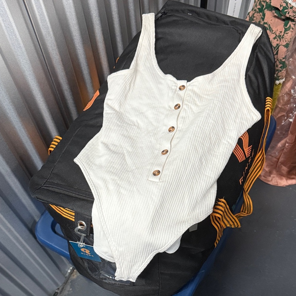 Good American Cream Ribbed Button Bodysuit